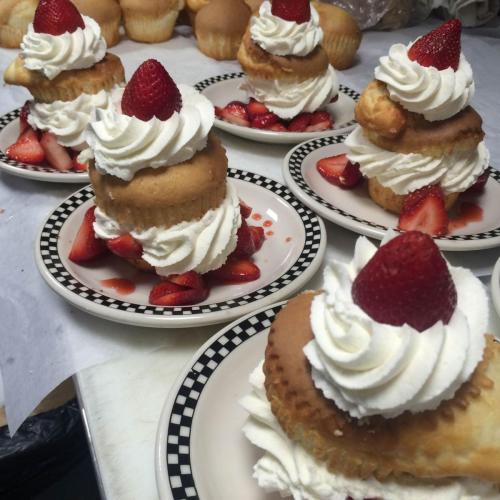 strawberry short cupcakes